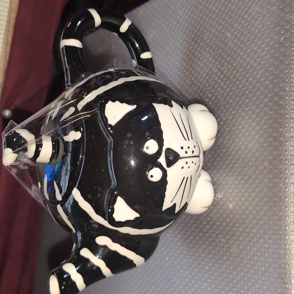 AVAILABLE - Chester Black & White Striped Cat Tea Pot.  5.75 " Tall, 6" Diameter